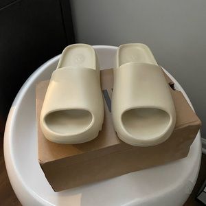 Yeezy slides bone size 12 with box